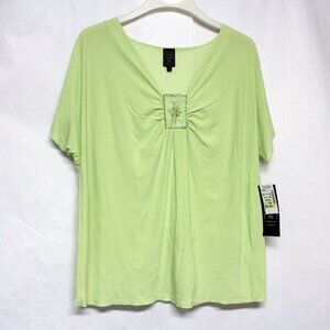Suzie In The City Woman 2X NWT Green Top With Short Slitted Sleeves